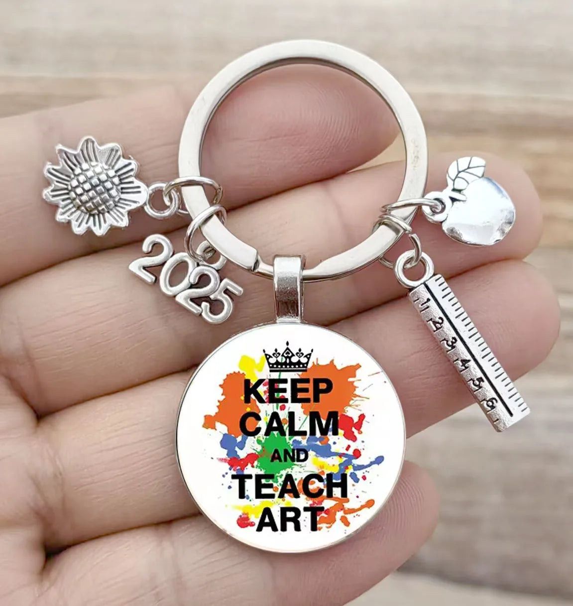 In 2025, the Christian Brotherhood will include humans and Muslims, sunbathing, Manzana coral, arches, cafes, and Master Phyllis