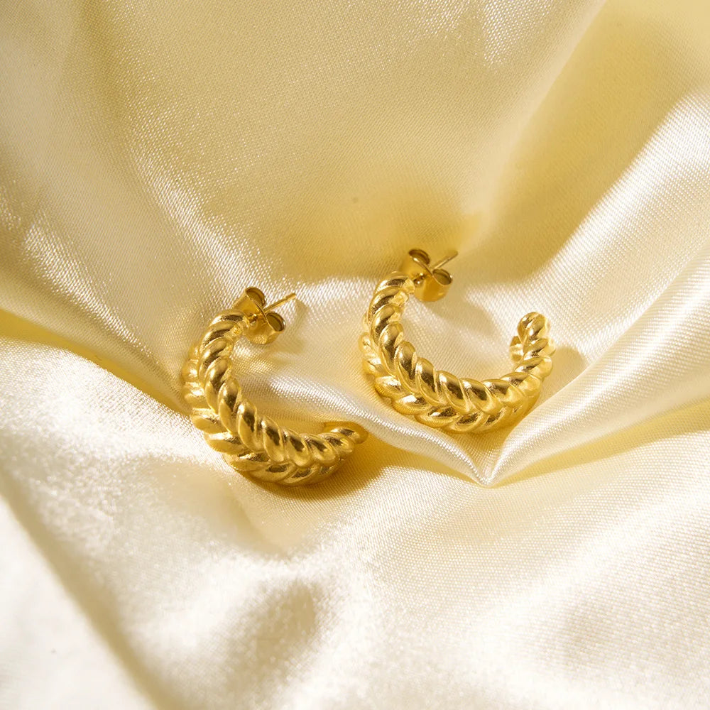 CARLIDANA New Trendy 18K Gold Plated Geometric Twisted Huggie Hoop C Shaped Stainless Steel Statement Earrings For Women